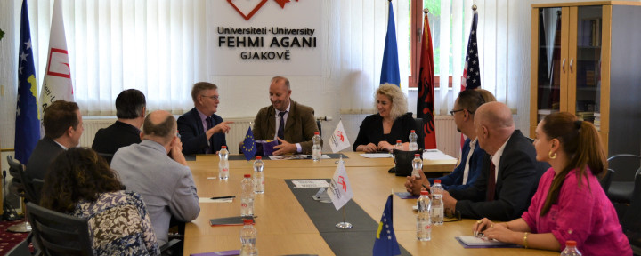 U.d Rektori Zeqir Hashani me bashkëpunëtorë pret në vizitë delegacionin Universitetit të IOWA-s